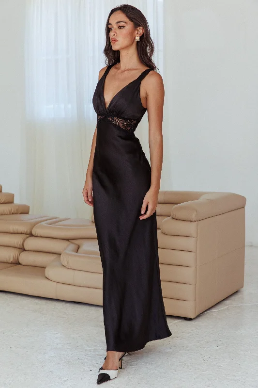 High-end Sense One Heart Lace Insert Maxi Dress Black