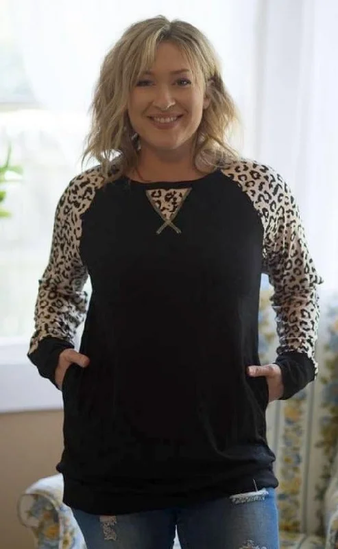 Retro Design Leopard Raglan Pocket Top, Black