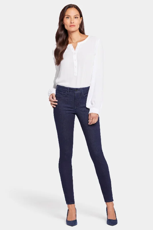 European Plan Ami Skinny Jeans In Petite - Rinse