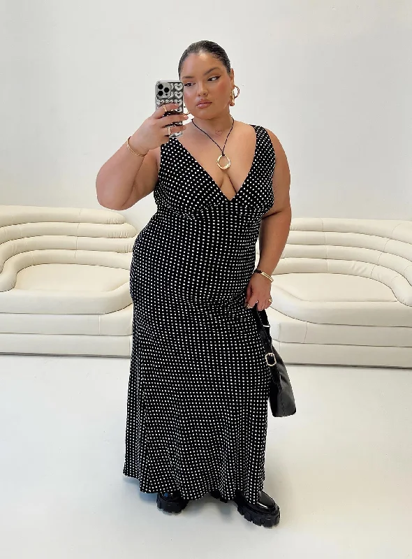 Sports Style Nellie Maxi Dress Black Polka Dot Curve
