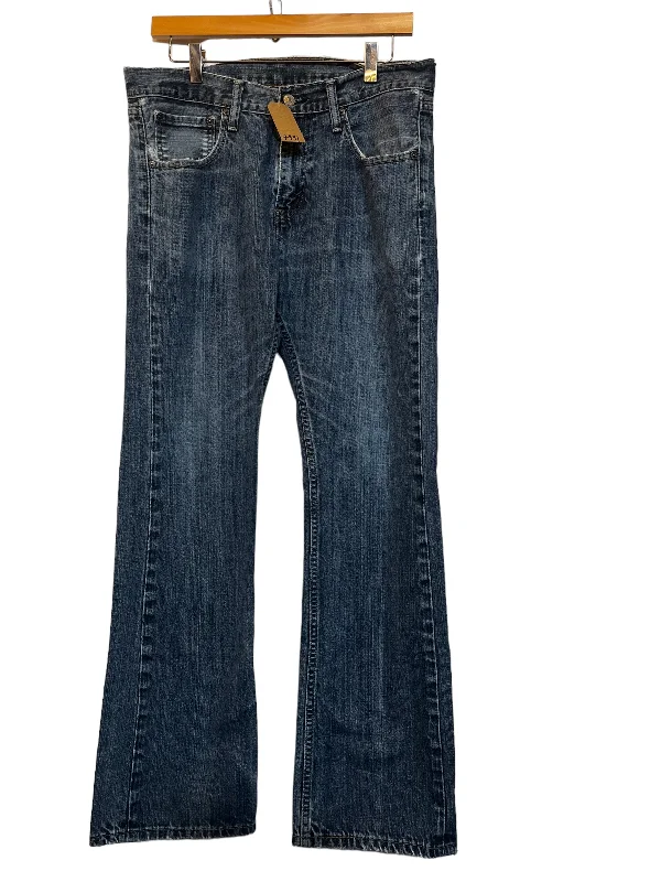 Versatile Itinerary Levi Jeans (33x32)