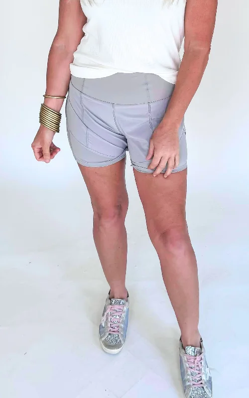 New Products Halara  Breezeful™ Super High Waisted Curved Hem 2-in-1 Side Pocket Quick Dry Yoga Shorts 3.5''**