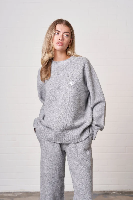 Refreshing Design FLUFFY KNIT EMBLEM EMBROIDERED CREW - GREY MARL
